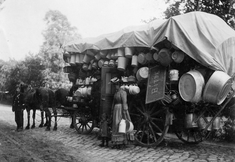 Haussierwagen mit Haushaltsgeräten